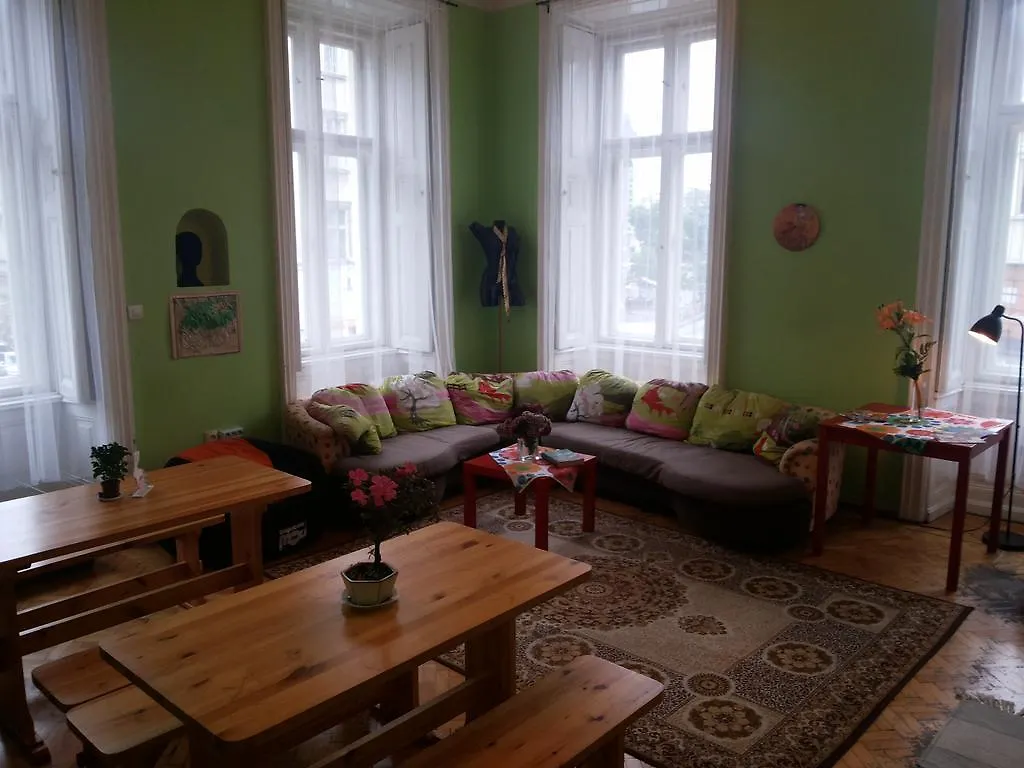 בודפשט White Rabbit Hostel 0*,  הונגריה