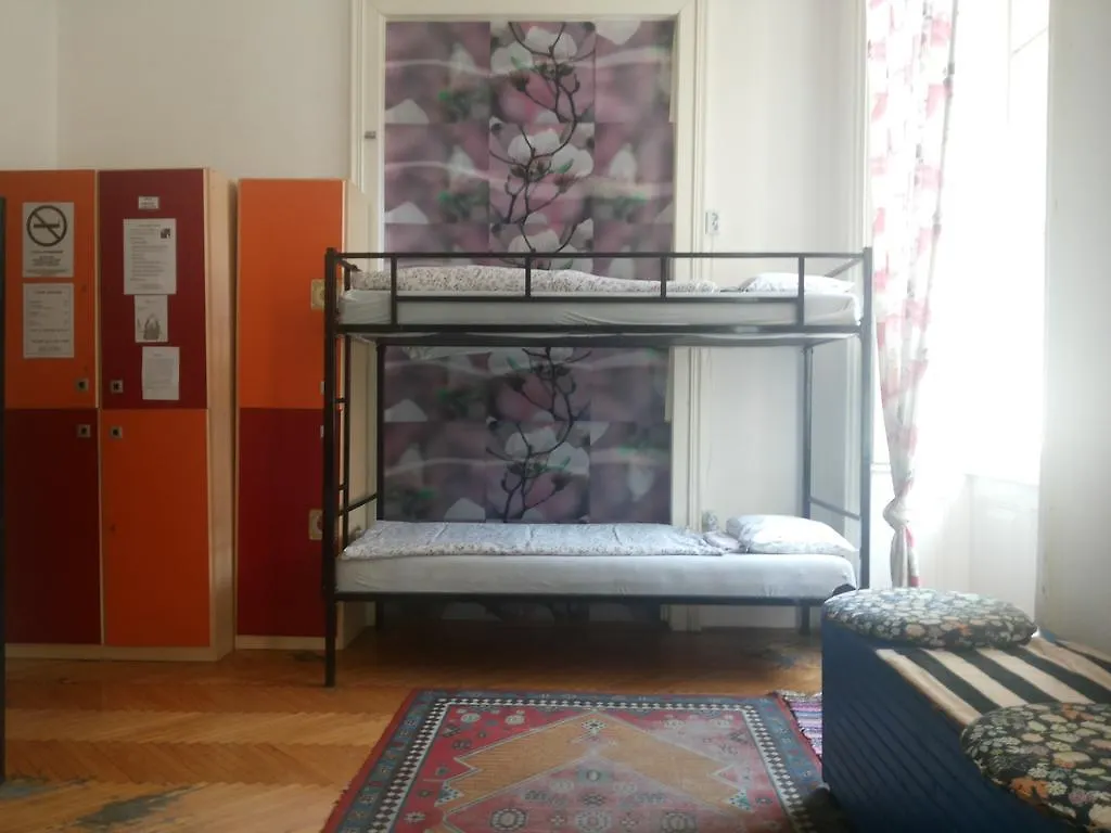 White Rabbit Hostel Budapest 0*,